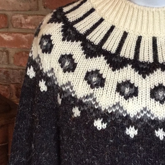 Limited Express Woman’s Gray Wool Pullover Sweater - Picture 4 of 13